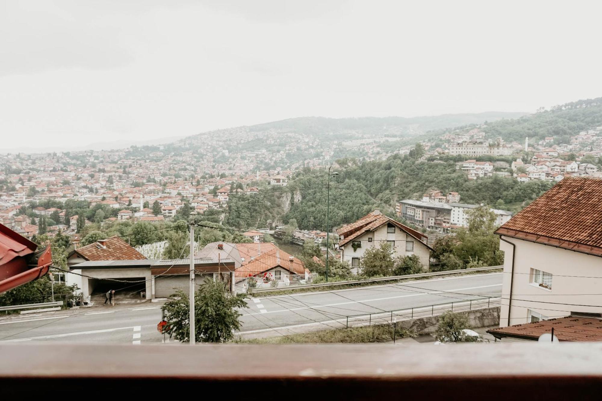 Appartement 3-bedroom - Prime Location With View And Parking Sarajevo